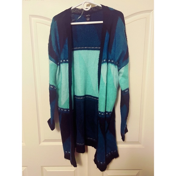 Sweater - Picture 1 of 2